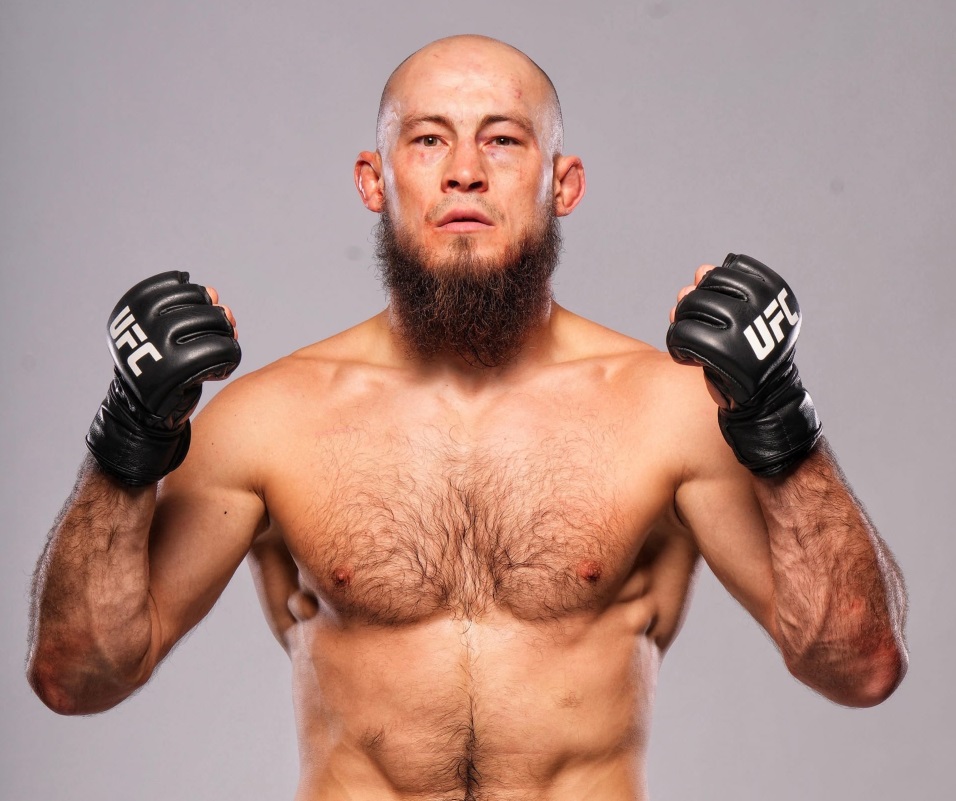 Боец в перчатках