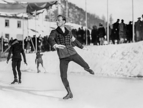 Фигурист делает технику