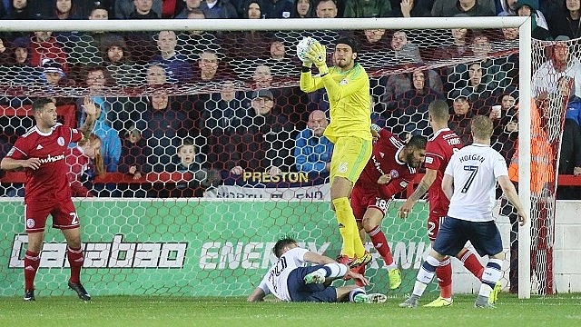 Вратарь высокий спорстмен