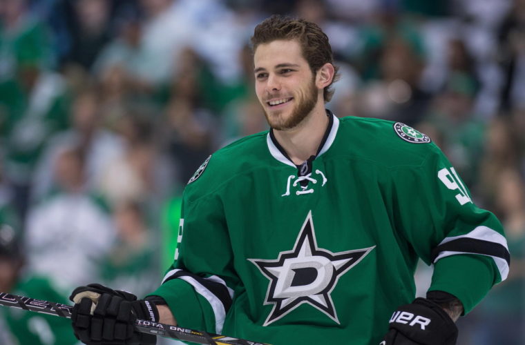 Играет в матче за команду