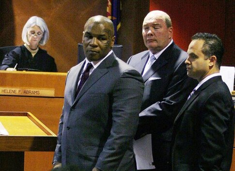 В суде заседание