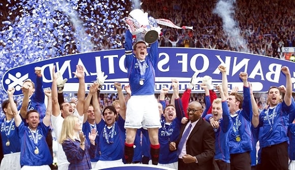 Поднятия кубка над головой