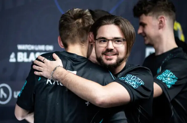 официально запустила собственную академию