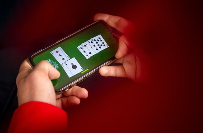 Владимир Бартко был близок к победе в онлайн-турнире по покеру, но отдал чемпионство Ааюшу Арье