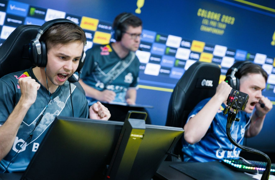 Cloud9 выбила 1WIN в ксго