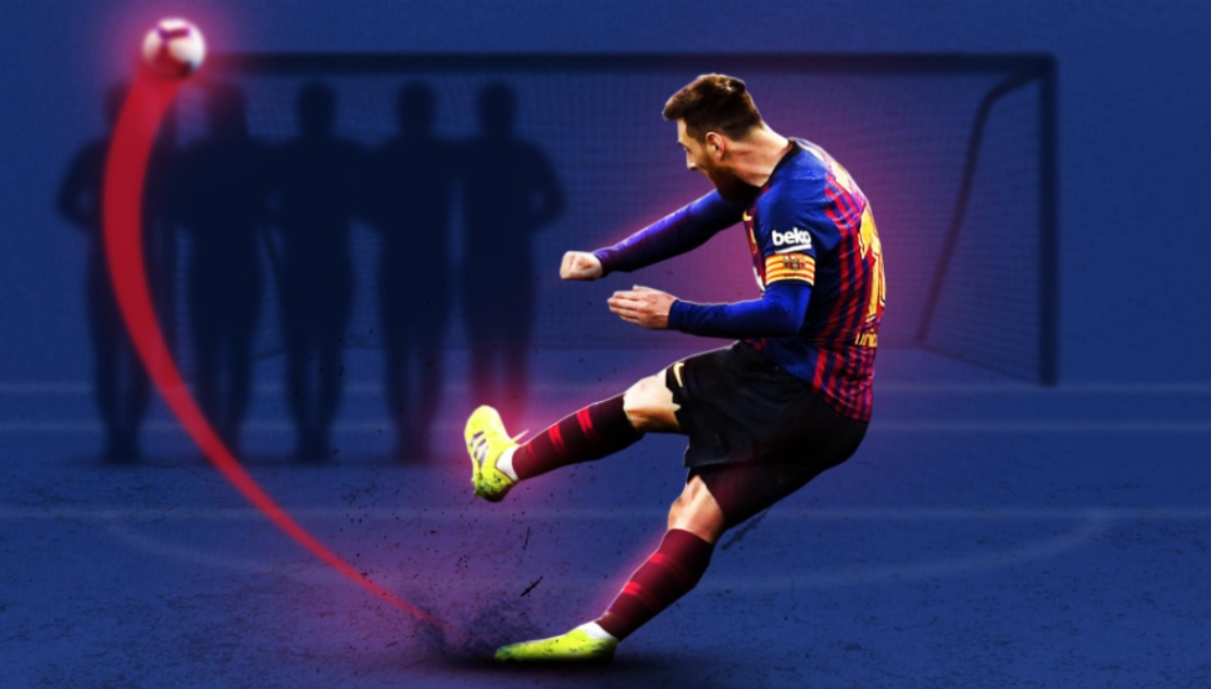 бьет штрафной удар