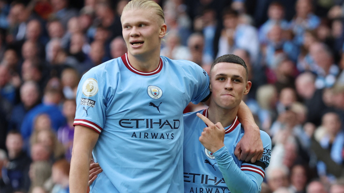 Игрок обнял игрока