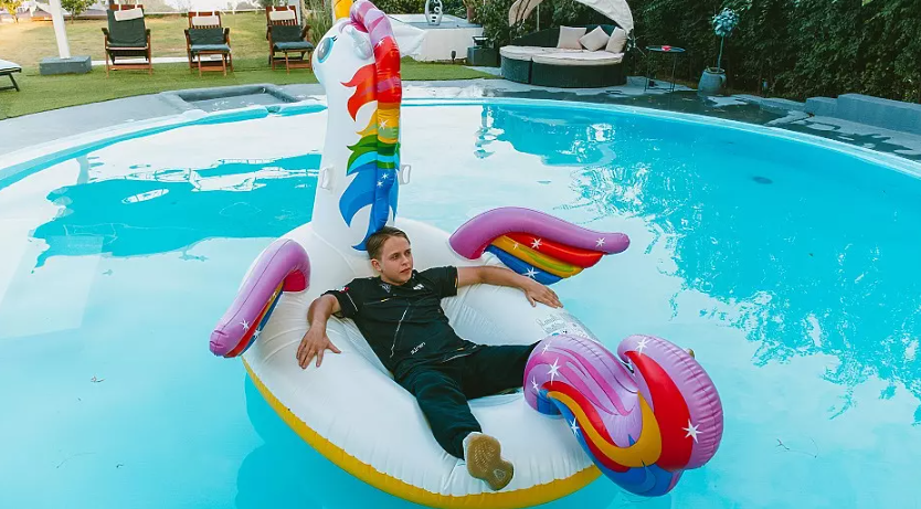 Все про-игроки останутся на FACEIT. Матчмейкинг был отстойным, таким и остался