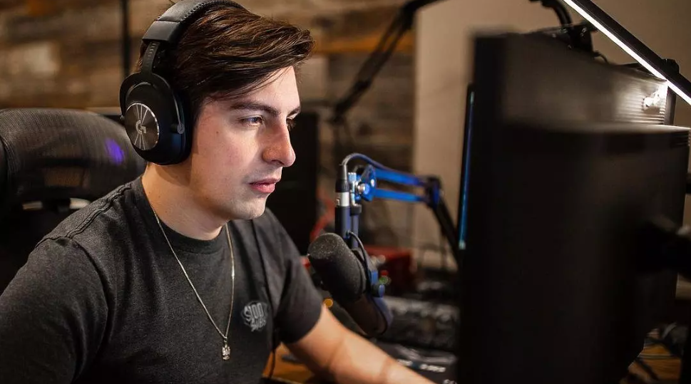 Англоязычный стример Майкл «Shroud» Гpжесик раскритиковал CS 2