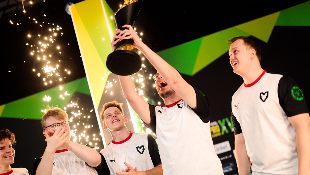 ОНИ ОБЫГРАЛИ В ФИНАЛЕ NATUS VINCERE