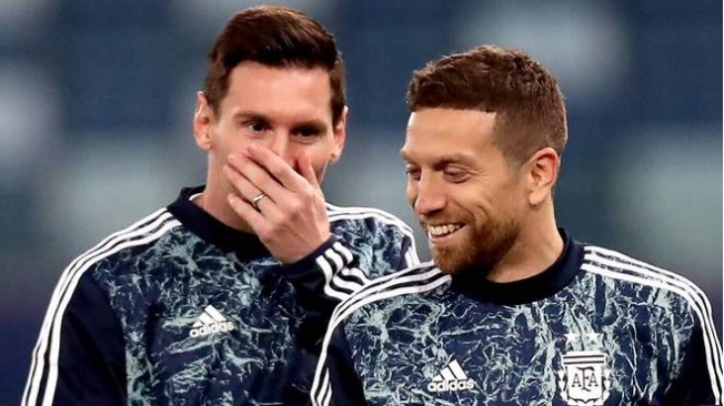 Два игрока в форме