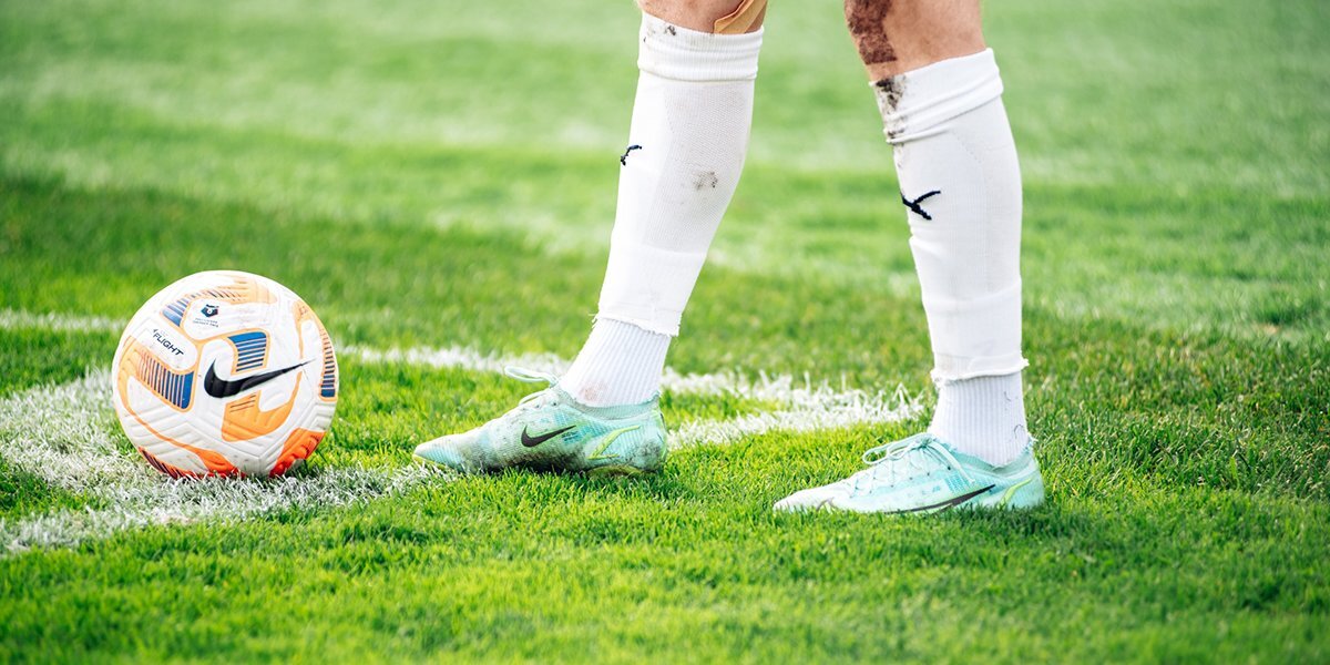 бутсы и мяч