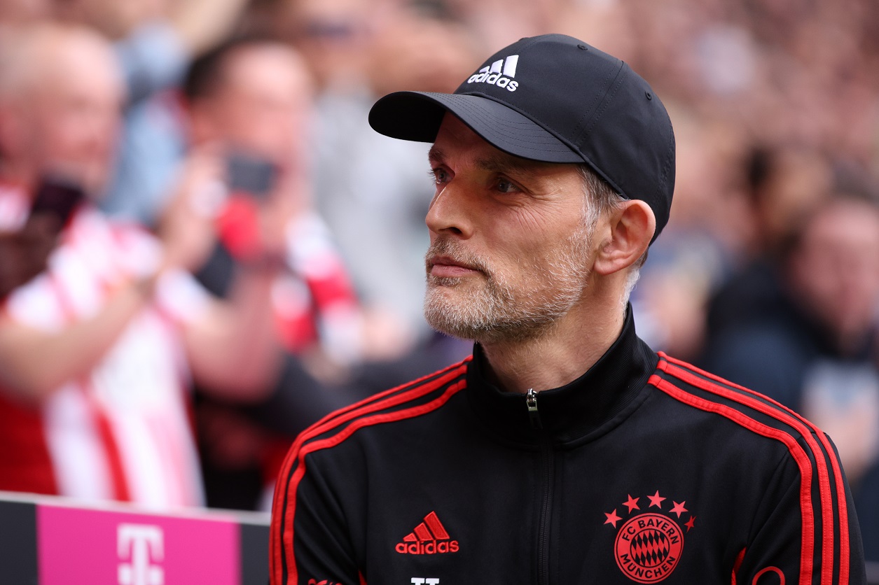 В кепке и кофте