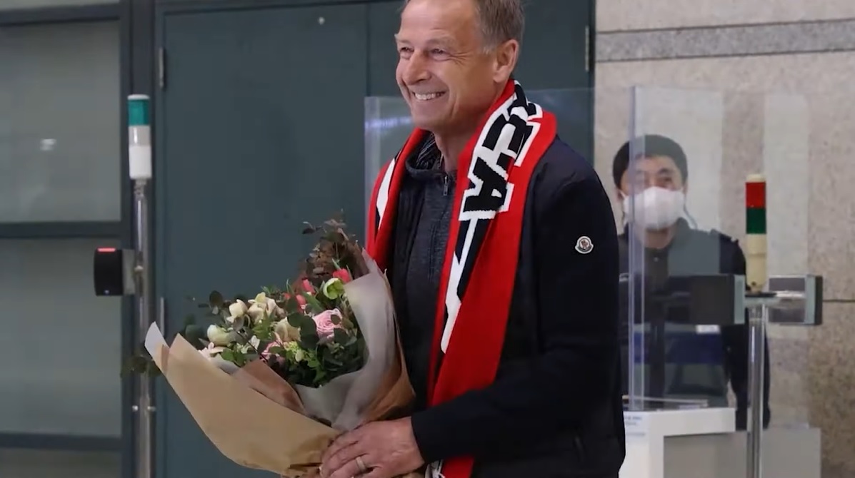 z bukietami kwiatów