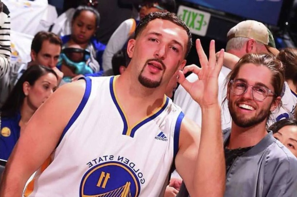 Баскетболист и болельщик