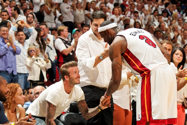 На баскетбольной площадке Дэвид Бэкхем