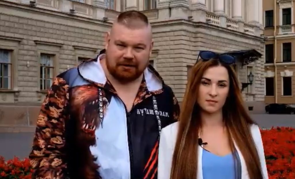 Вячесла Дацик с девушкой 