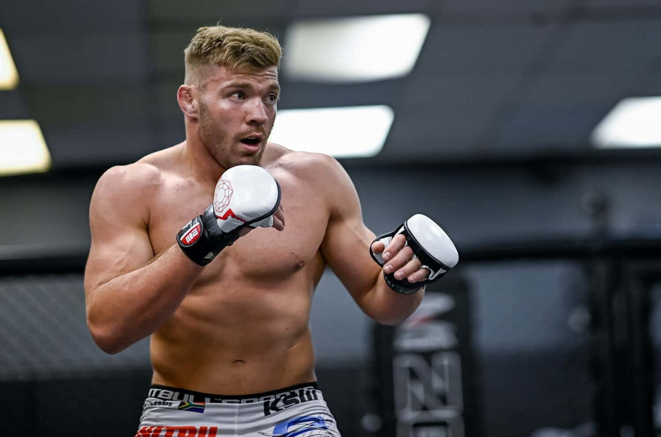 Дрикус дю Плесси - UFC чемпионатының дәстүрлі емес жолы