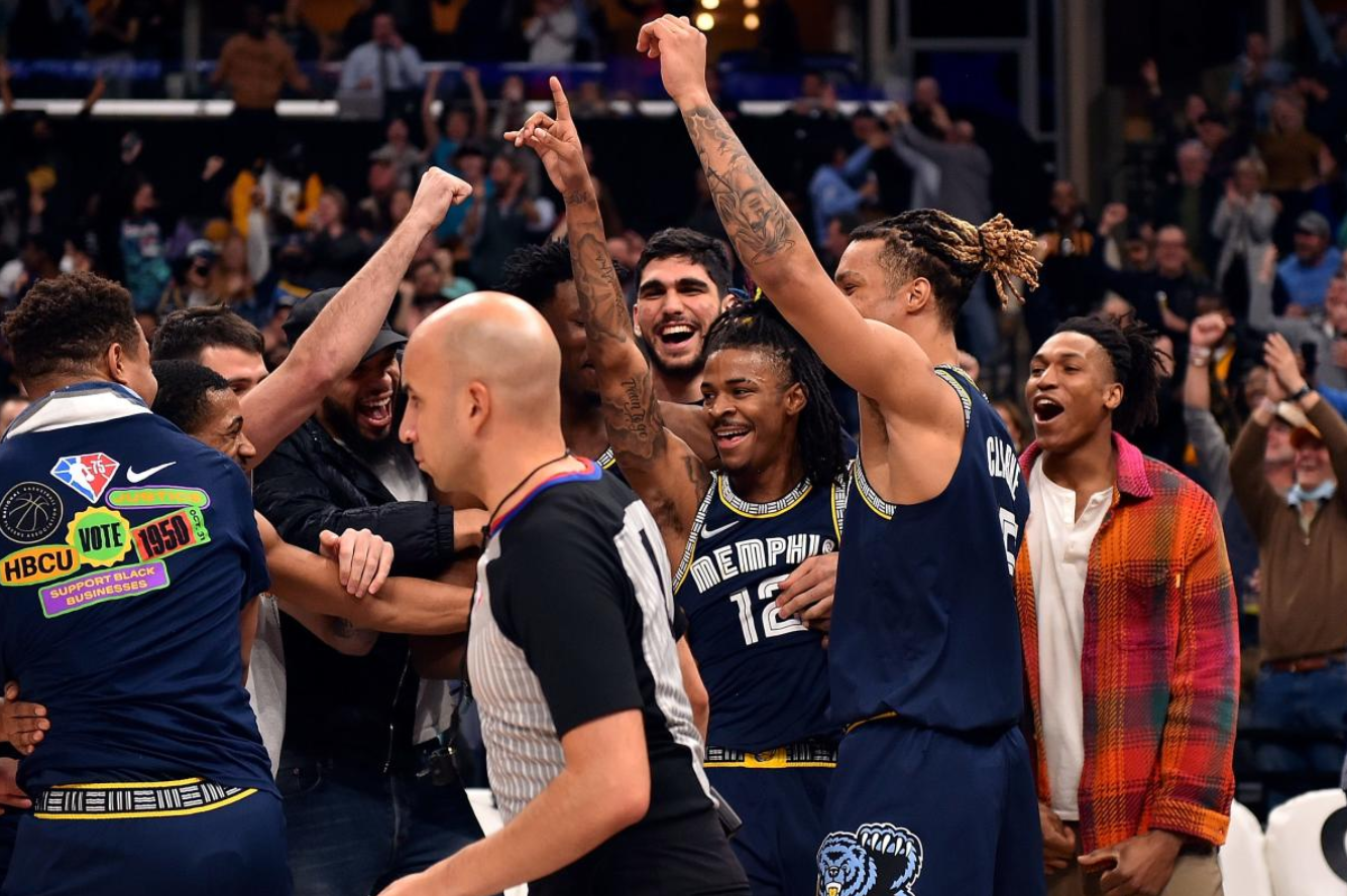Grizzlilar Spyorsning qiyinchiliklaridan bexabar, pley-off sari ishonchli harakat qilmoqda