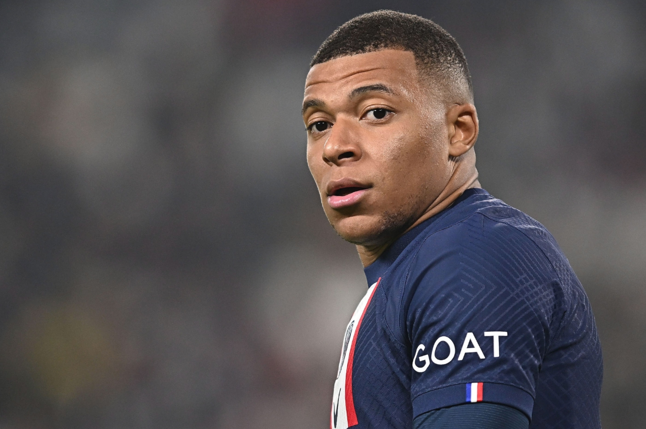 Mbappe nenávidí Francii - Kan ztrácí 5 hráčů a opouští Ligue 2 v roce 2025