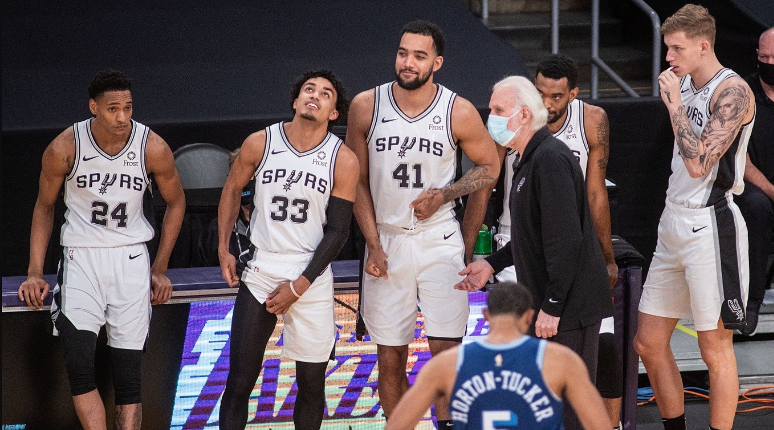 NBA o'yini oldidan kutilmagan lahza - muxlislar qo'llab-quvvatlashi va o'yinchilarning birdamligi