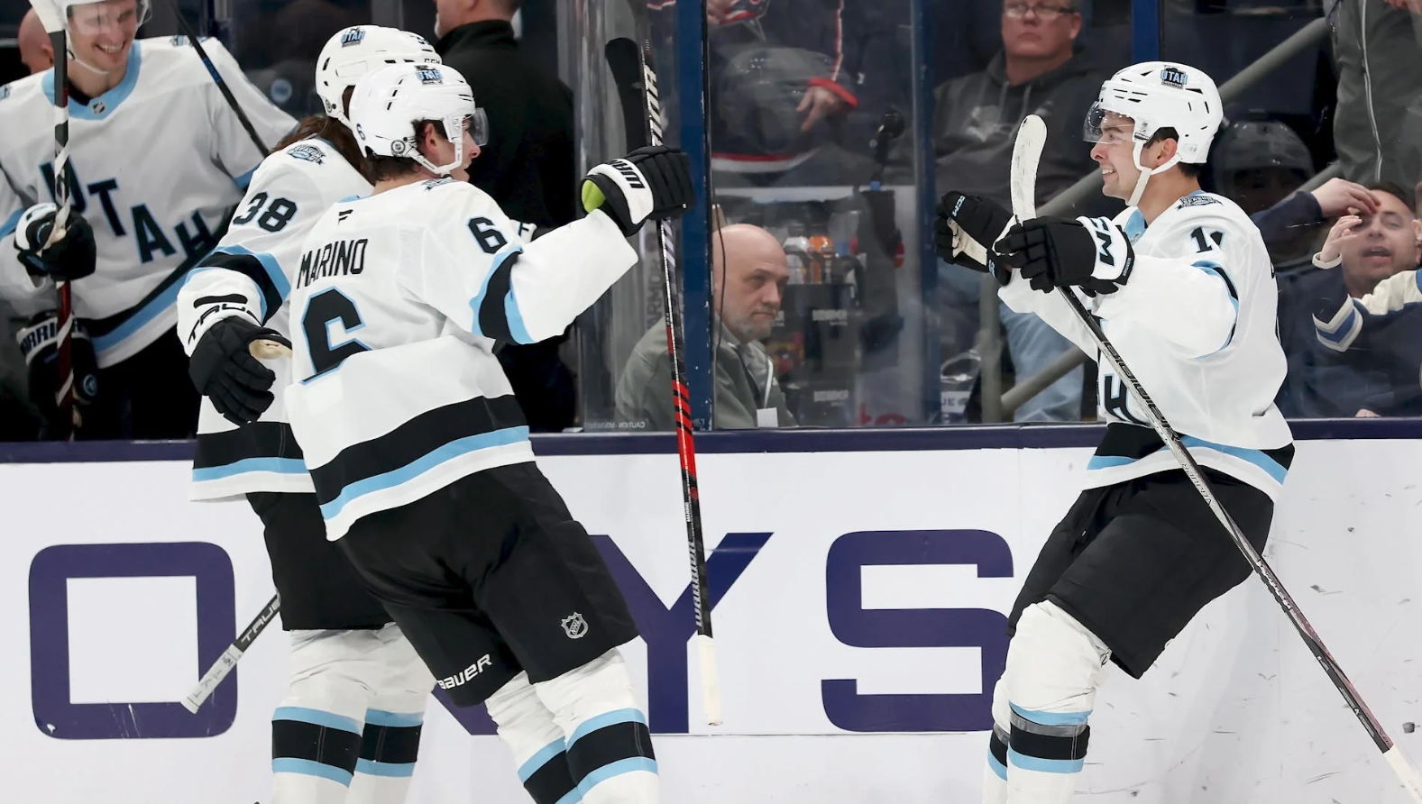 Ovechkin zaliczył trzy asysty, ale Washington nie zdołał dosięgnąć Yutu