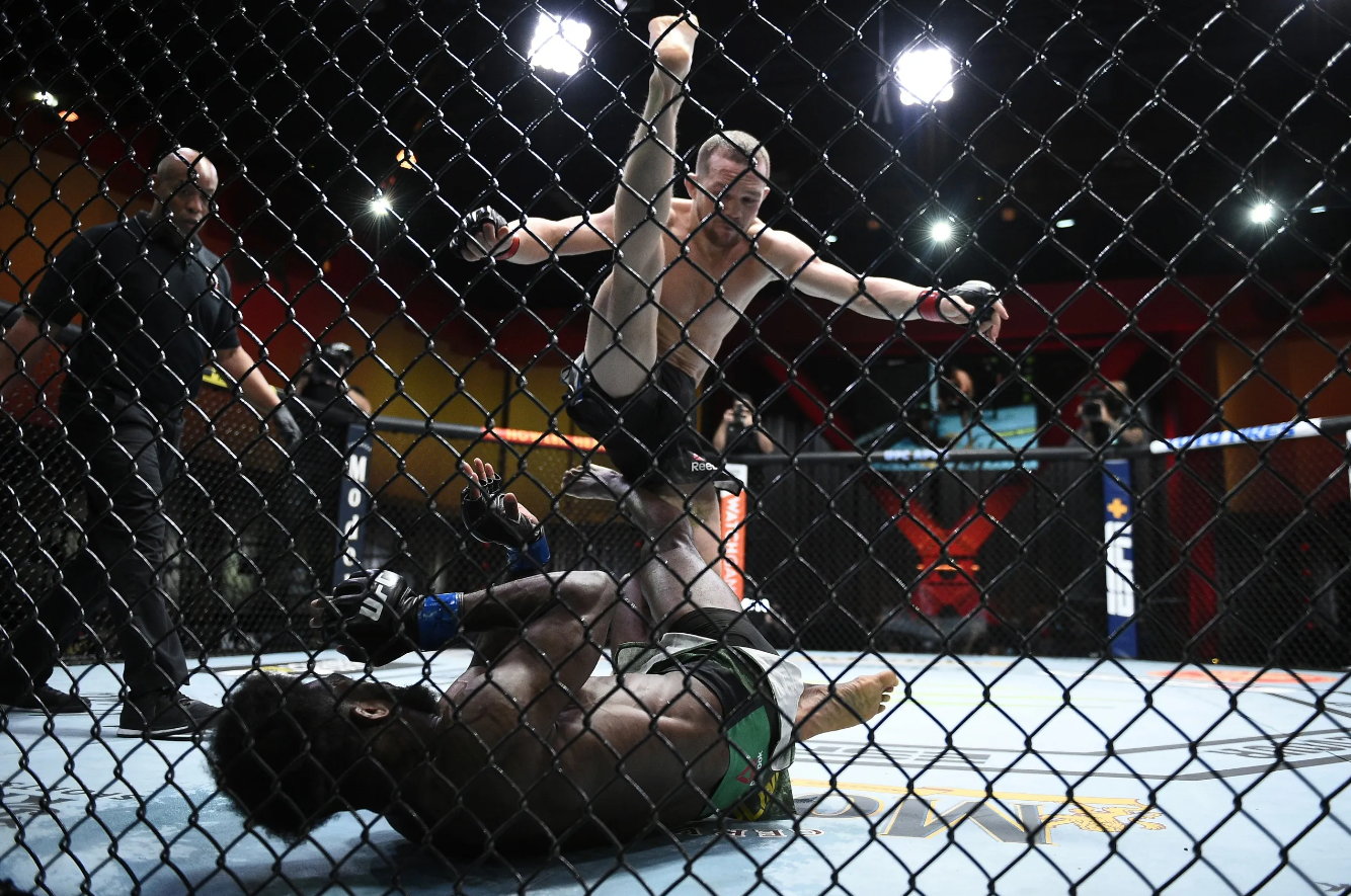 Yan a Sterling se stali kamarády – bývalými šampiony pop-MMA